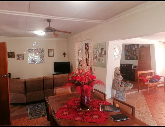 4 BEDROOM HOUSE FOR SALE IN PARKTOWN ESTATE